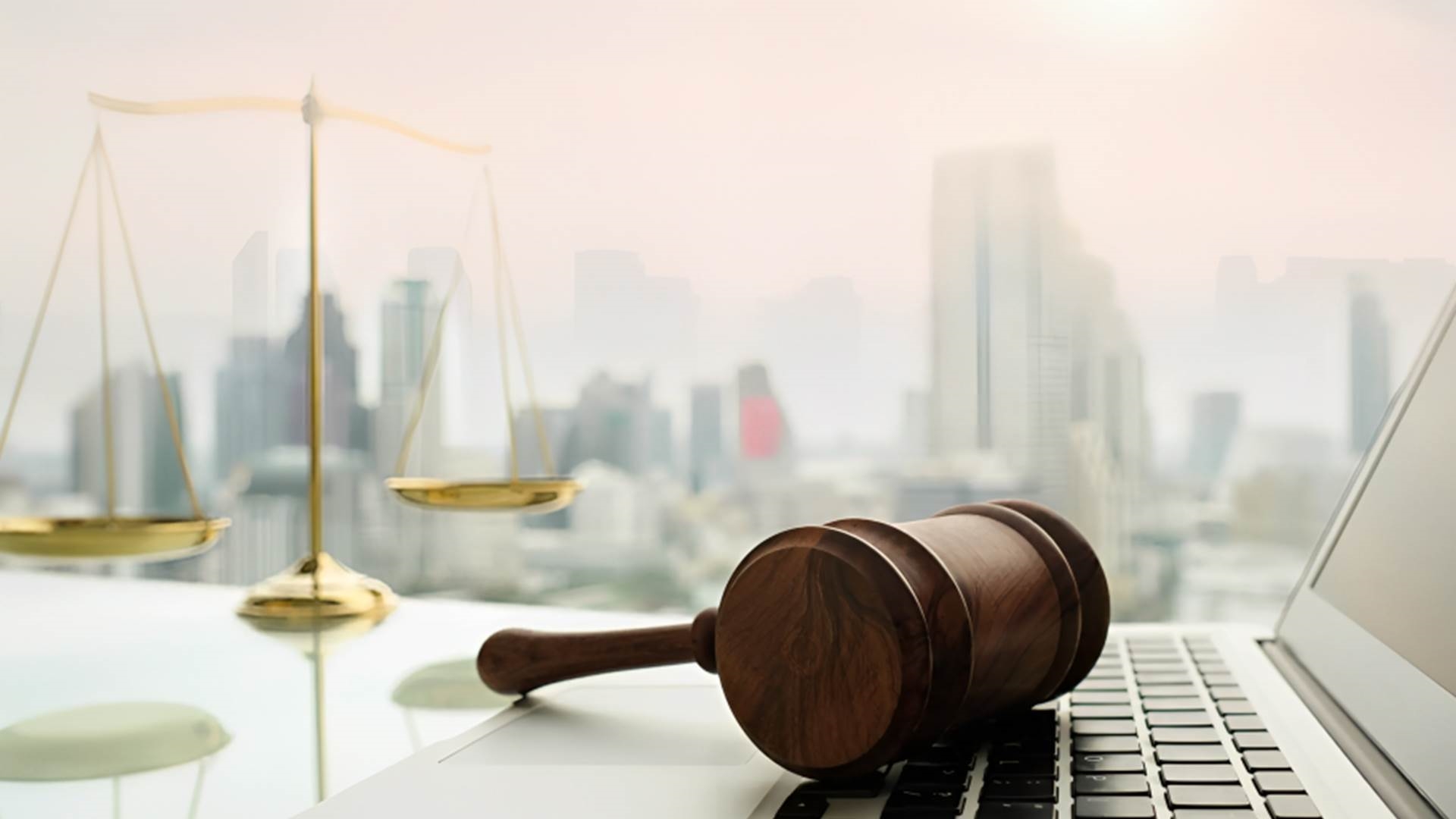 نساعد الشركات ورجال الأعمال في كافة الأمور القانونية المرتبطة بالتجارة