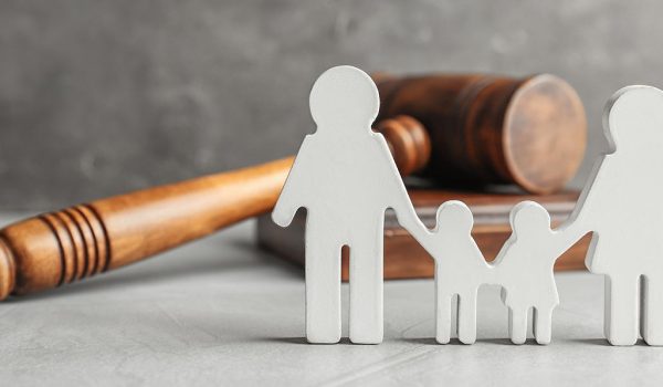 نقدم حلول قانونية للعائلات في المسائل الأسرية​