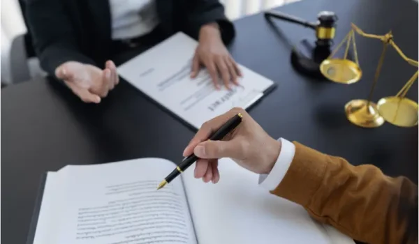 نقدم استشارات متخصصة في القطاع المالي​
